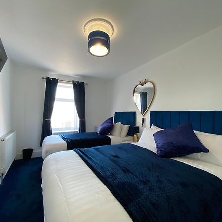 Aquarius Apartment - Sea View - Sleeps Seven 黑潭 外观 照片